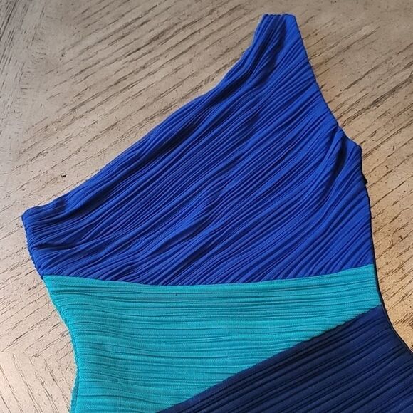 BCBGMAXAZRIA sexy one shoulder bodycon dress XXS - Picture 2 of 12